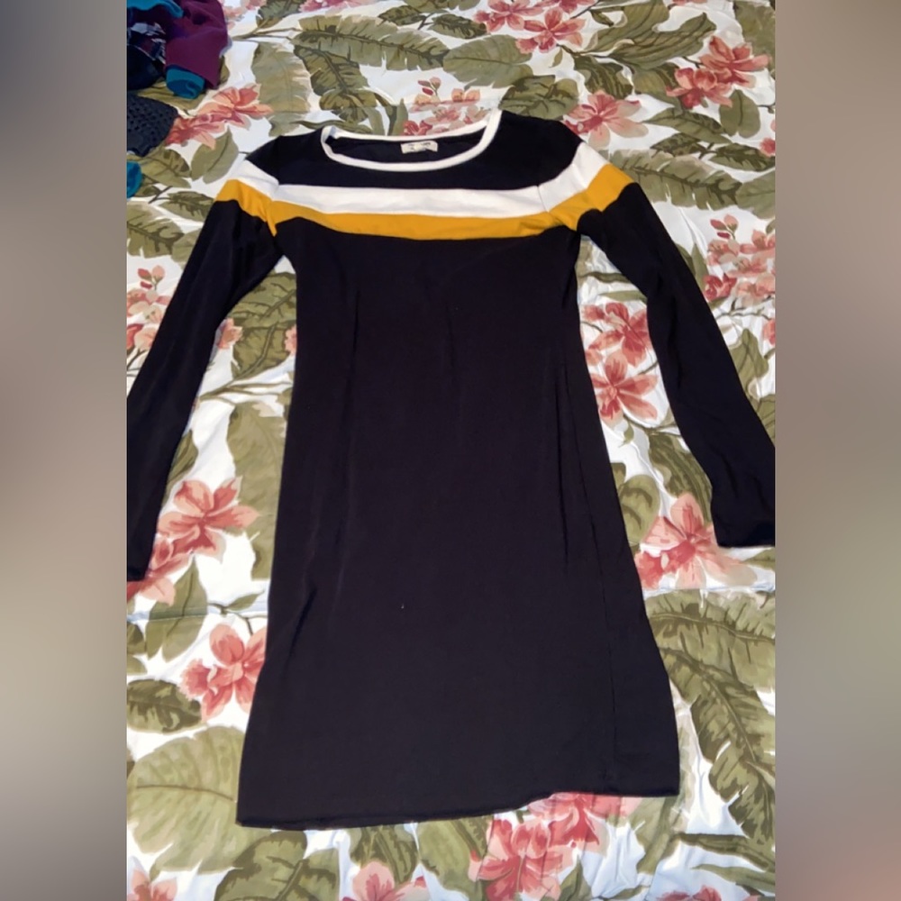 black long sleeve dress by heart and hips